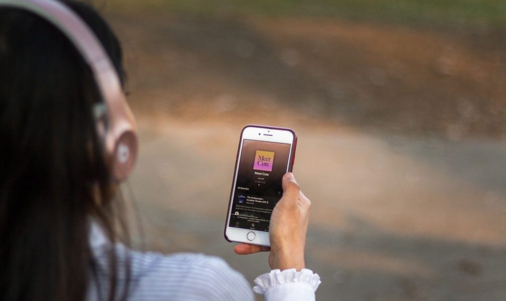 6012da23695e4dea5c1c17ff_meetcute bench